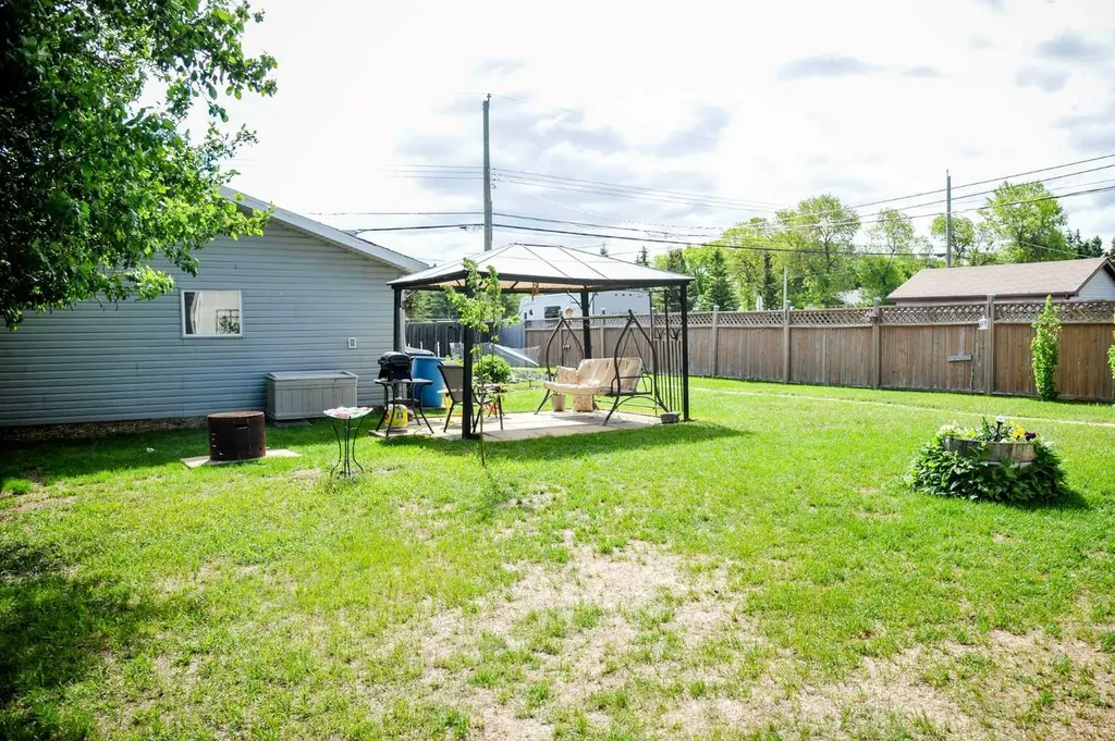 5223 46 Street Camrose AB T4V 1H4