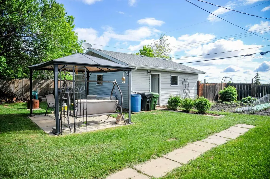 5223 46 Street Camrose AB T4V 1H4