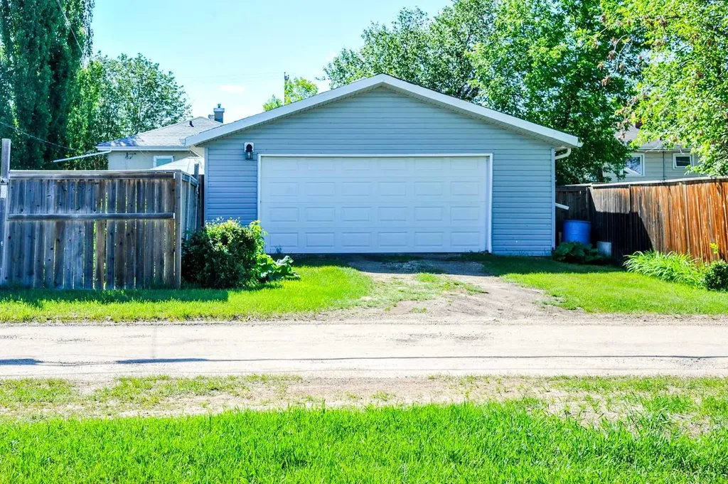5223 46 Street Camrose AB T4V 1H4