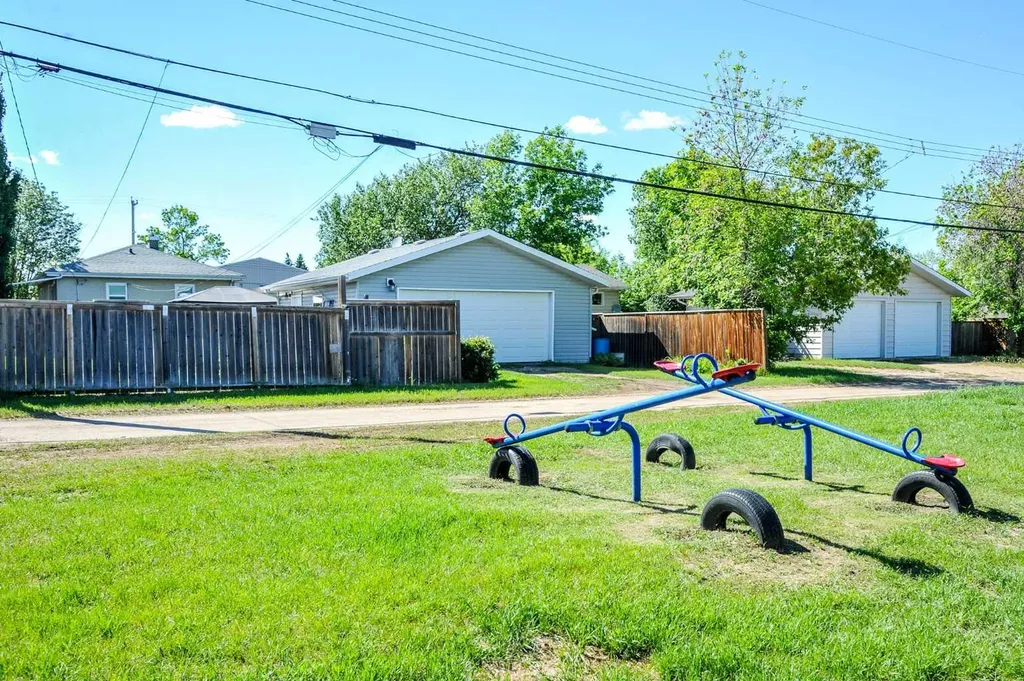 5223 46 Street Camrose AB T4V 1H4