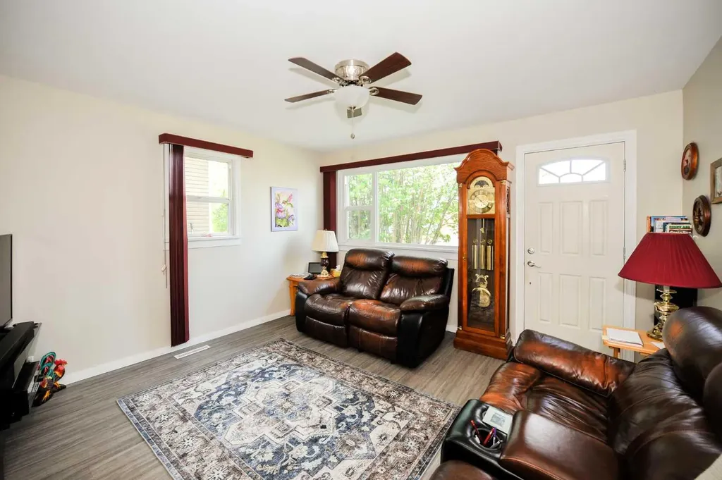 5223 46 Street Camrose AB T4V 1H4