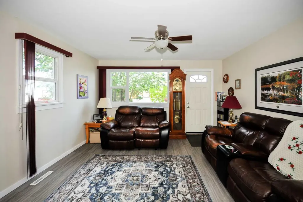 5223 46 Street Camrose AB T4V 1H4