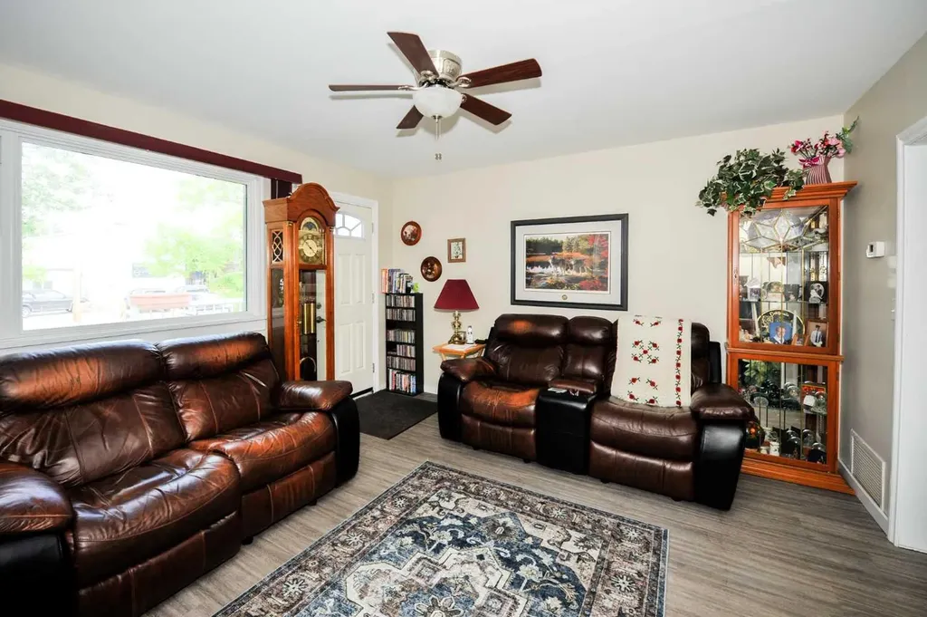 5223 46 Street Camrose AB T4V 1H4