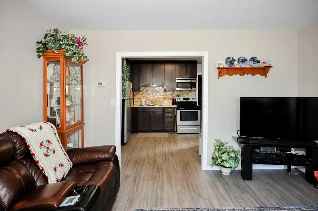 5223 46 Street Camrose AB T4V 1H4