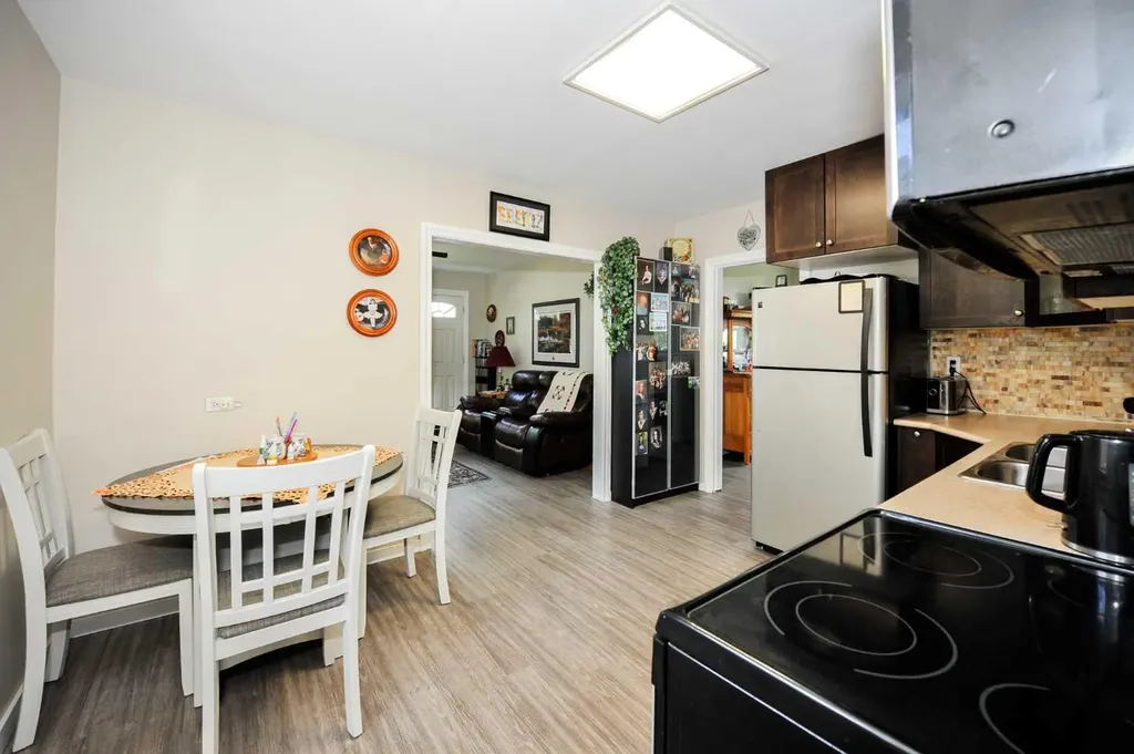 5223 46 Street Camrose AB T4V 1H4
