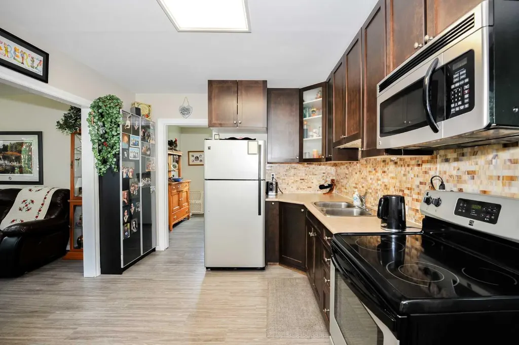 5223 46 Street Camrose AB T4V 1H4