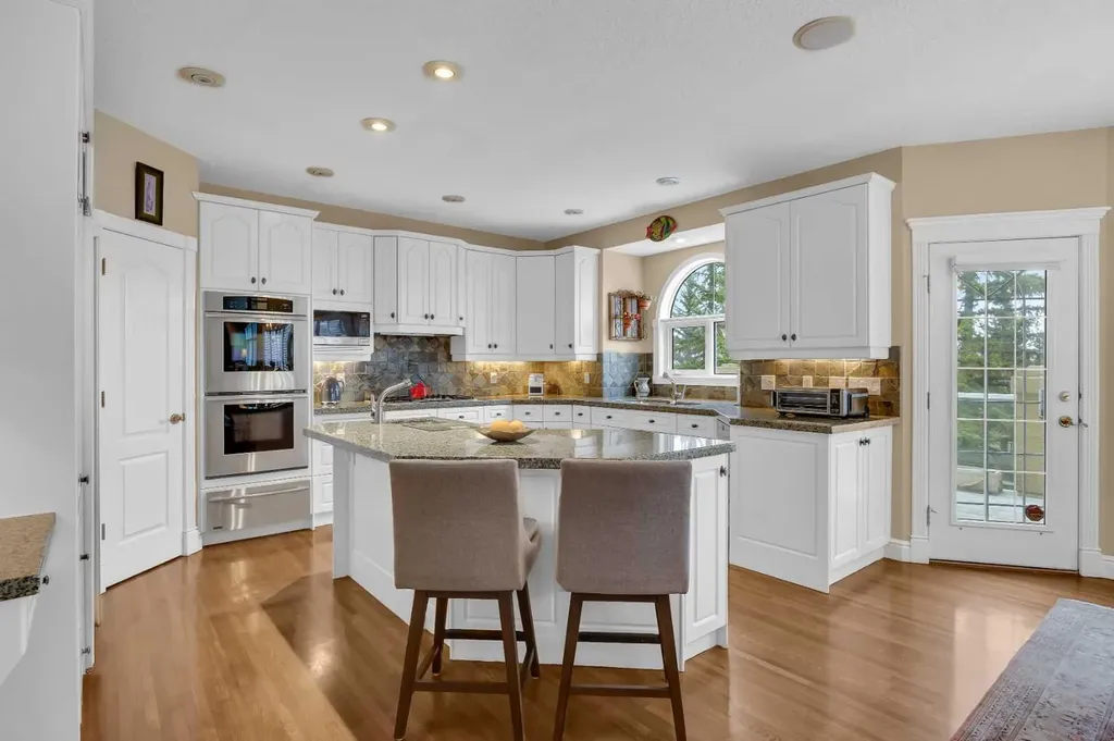 216 Evergreen Heath SW Calgary AB T2Y 3B6