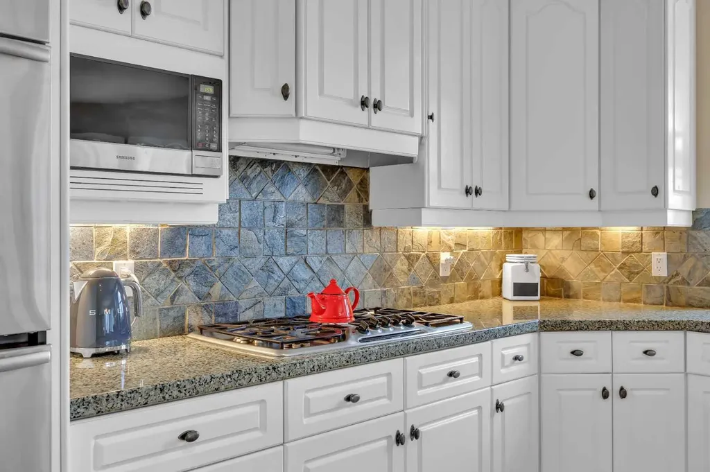 216 Evergreen Heath SW Calgary AB T2Y 3B6