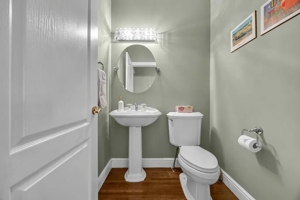 216 Evergreen Heath SW Calgary AB T2Y 3B6