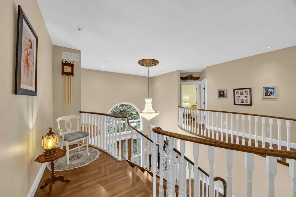 216 Evergreen Heath SW Calgary AB T2Y 3B6