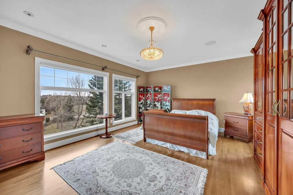 216 Evergreen Heath SW Calgary AB T2Y 3B6