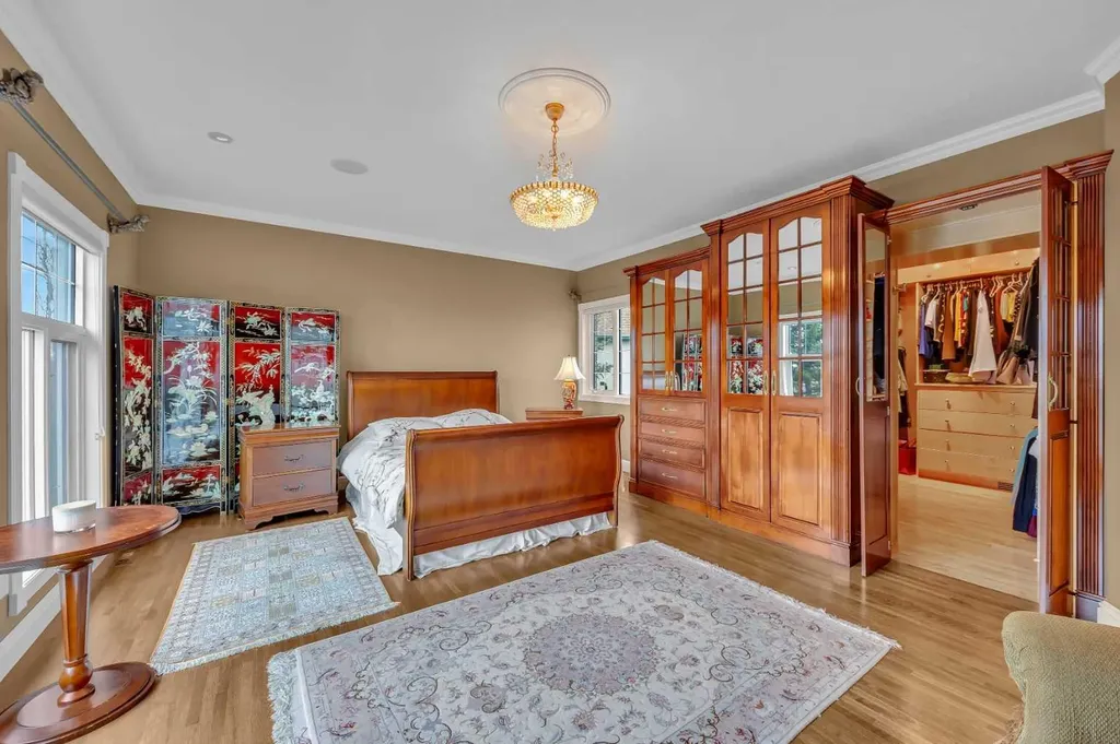 216 Evergreen Heath SW Calgary AB T2Y 3B6