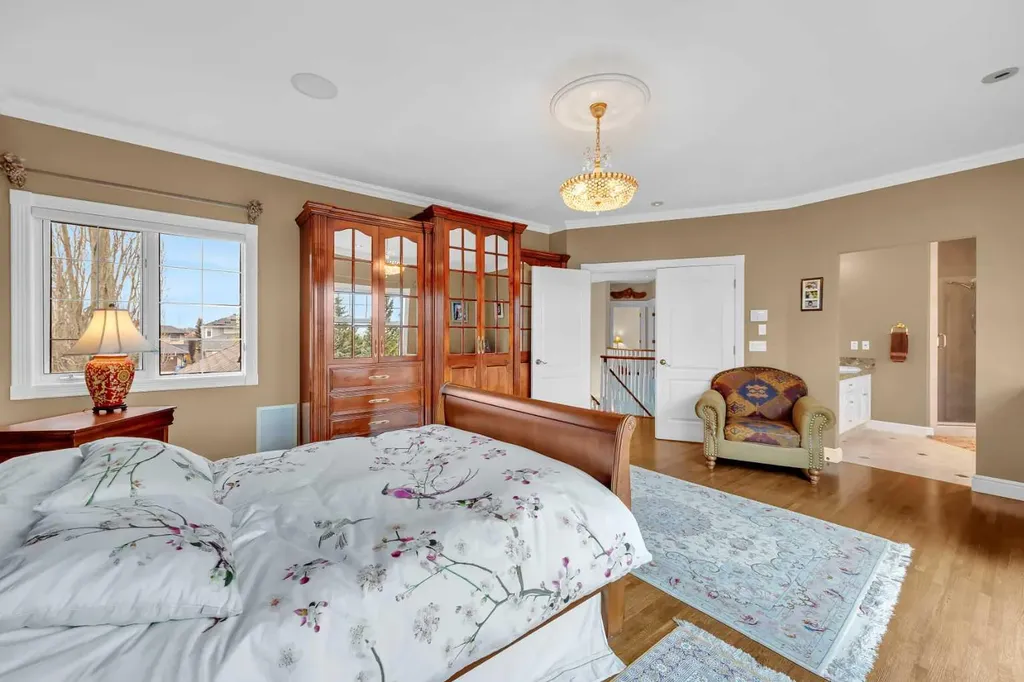 216 Evergreen Heath SW Calgary AB T2Y 3B6