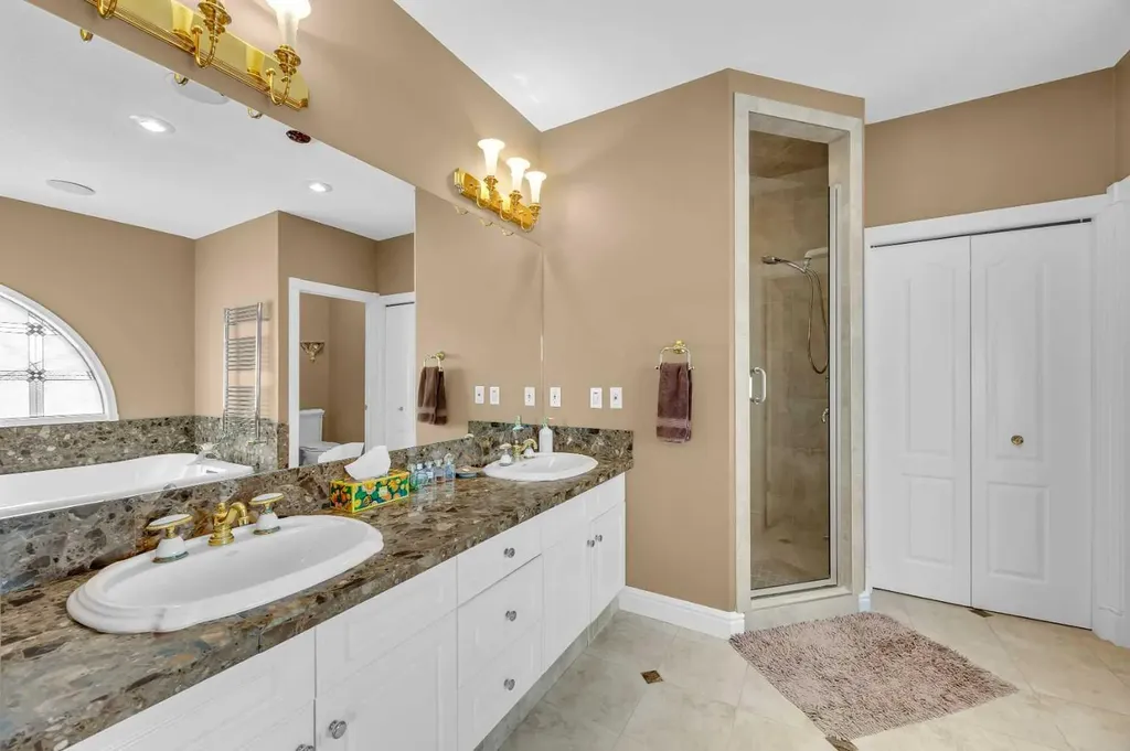 216 Evergreen Heath SW Calgary AB T2Y 3B6