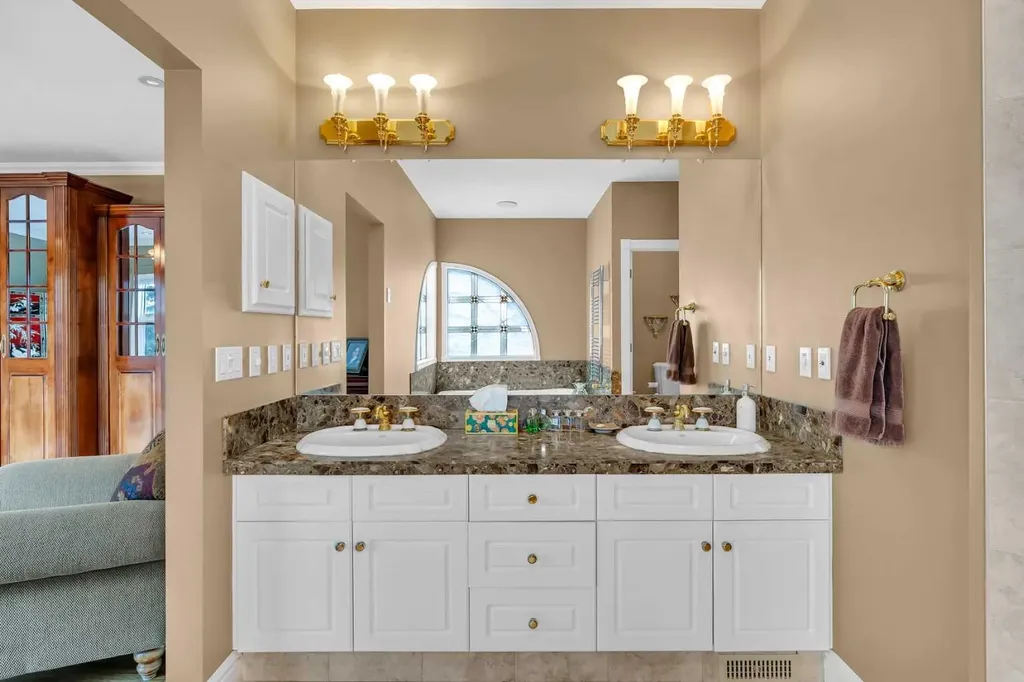 216 Evergreen Heath SW Calgary AB T2Y 3B6