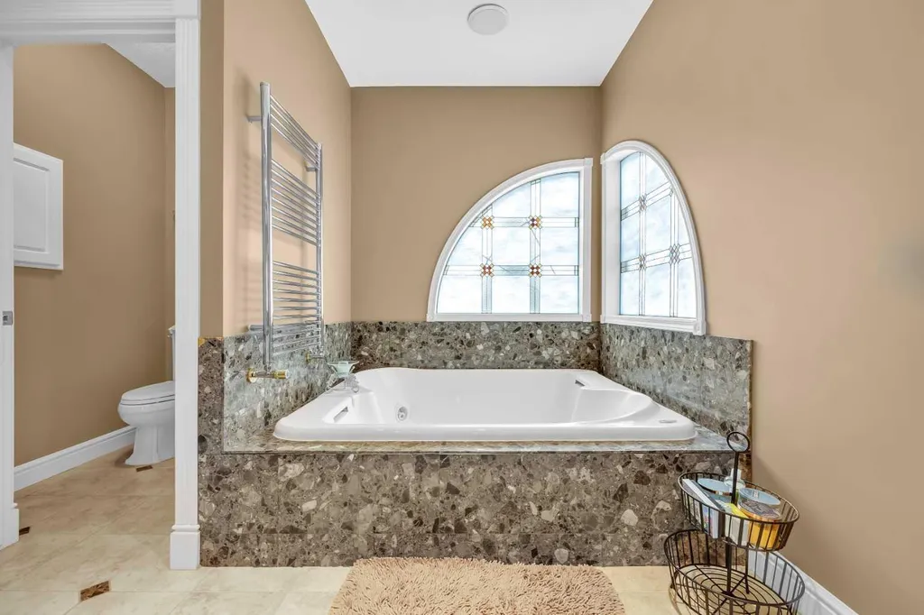 216 Evergreen Heath SW Calgary AB T2Y 3B6