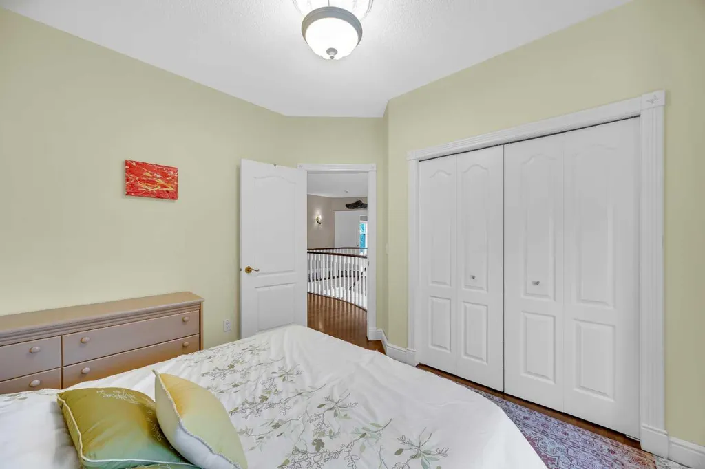 216 Evergreen Heath SW Calgary AB T2Y 3B6