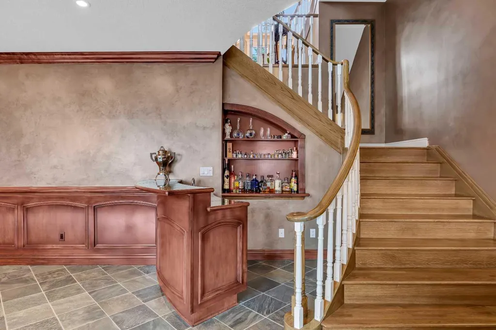216 Evergreen Heath SW Calgary AB T2Y 3B6