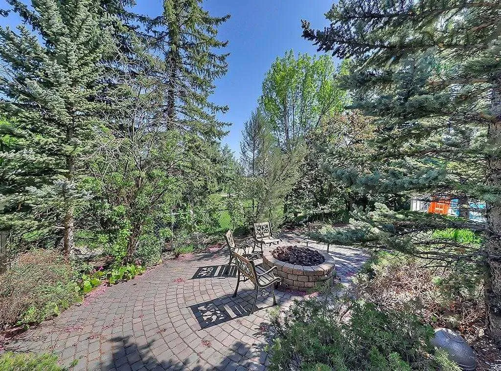 216 Evergreen Heath SW Calgary AB T2Y 3B6