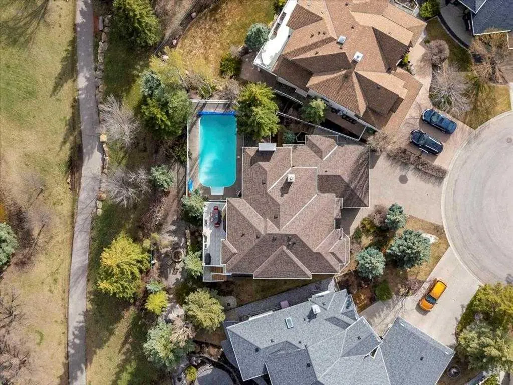 216 Evergreen Heath SW Calgary AB T2Y 3B6
