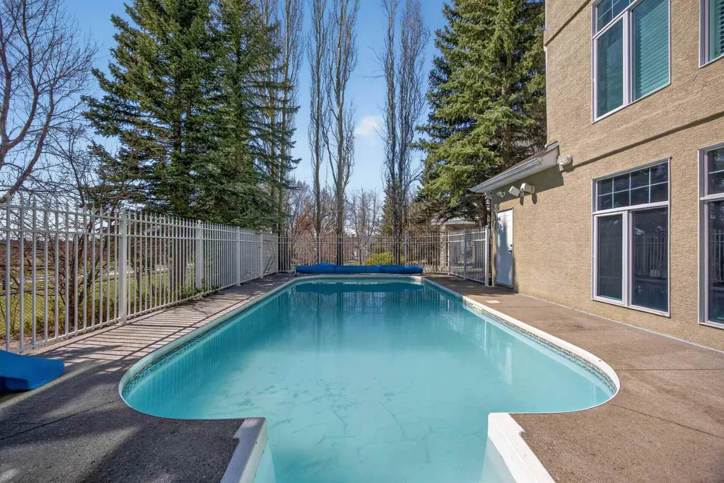 216 Evergreen Heath SW Calgary AB T2Y 3B6