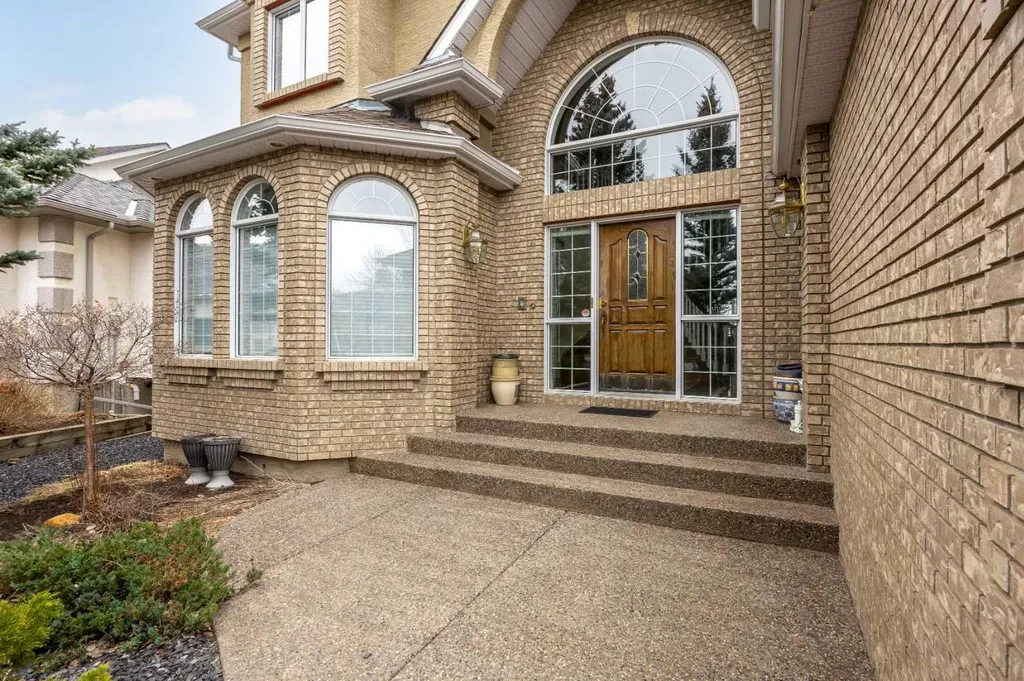 216 Evergreen Heath SW Calgary AB T2Y 3B6