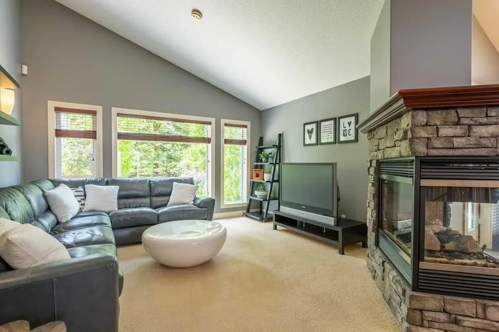 123 Valley Creek Road NW Calgary AB T3B 5W7