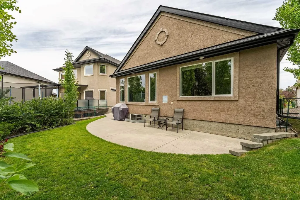 123 Valley Creek Road NW Calgary AB T3B 5W7