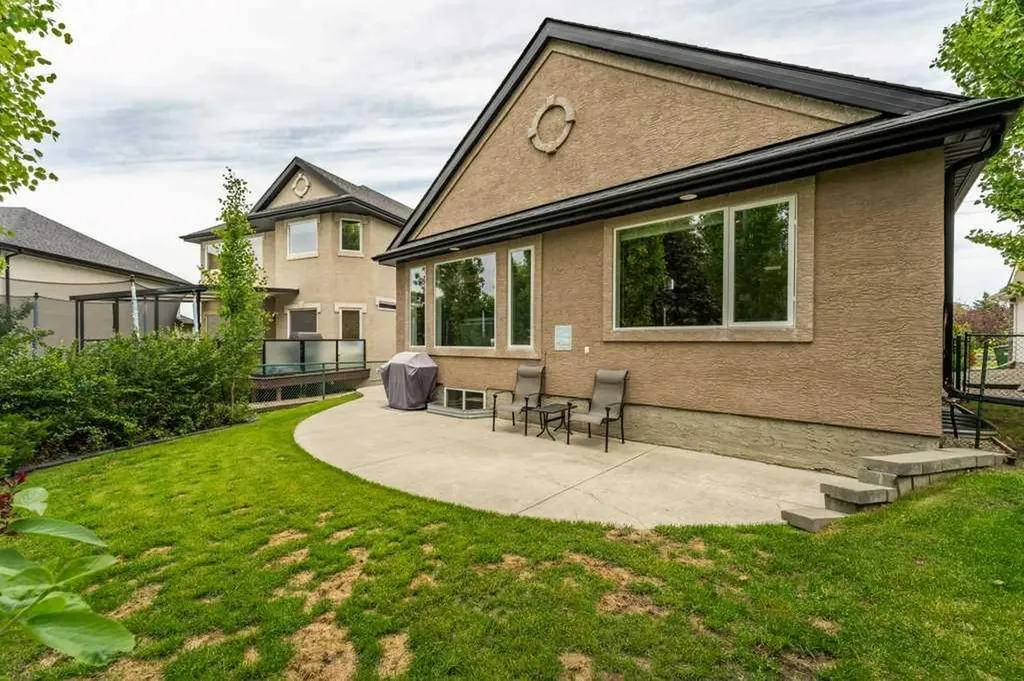 123 Valley Creek Road NW Calgary AB T3B 5W7