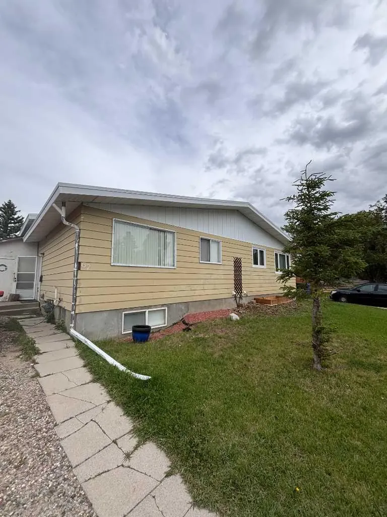 62 Carleton Road W Lethbridge AB t1k 3X5