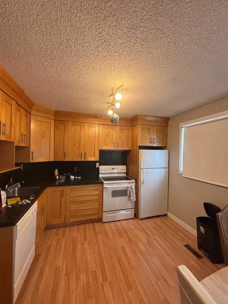62 Carleton Road W Lethbridge AB t1k 3X5