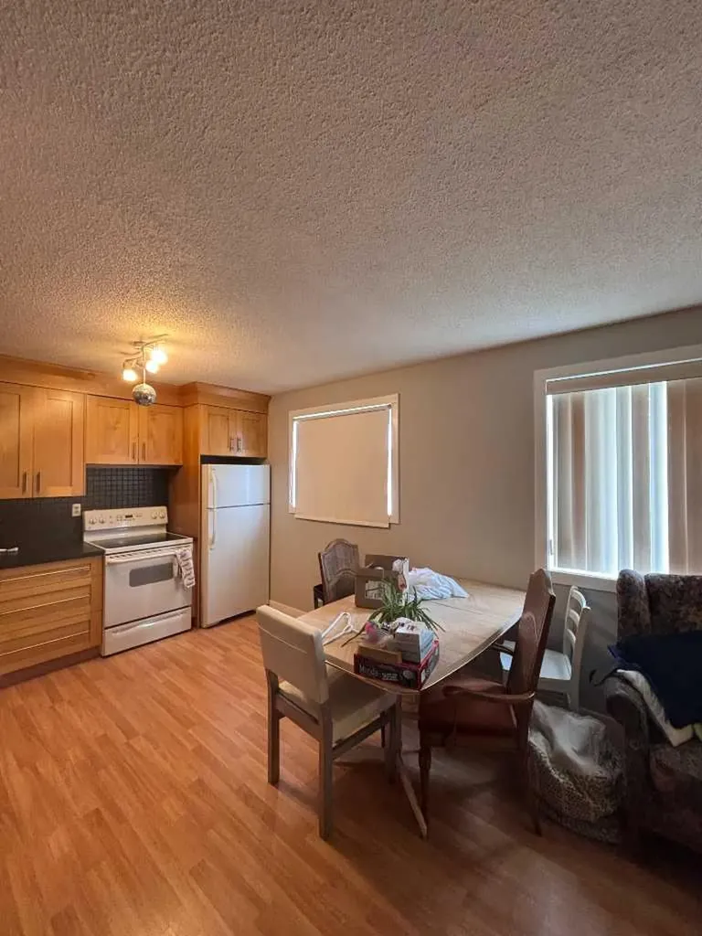 62 Carleton Road W Lethbridge AB t1k 3X5