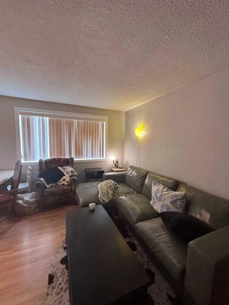 62 Carleton Road W Lethbridge AB t1k 3X5