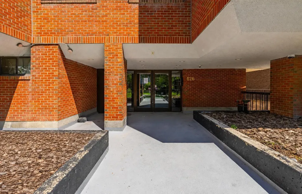 626 15 Avenue SW Calgary AB T2R 0R5
