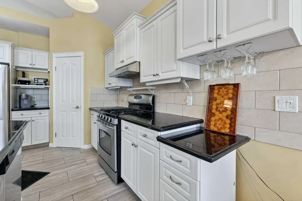 118 Invermere Drive Chestermere AB T1X 1L1