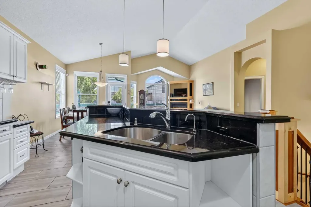 118 Invermere Drive Chestermere AB T1X 1L1