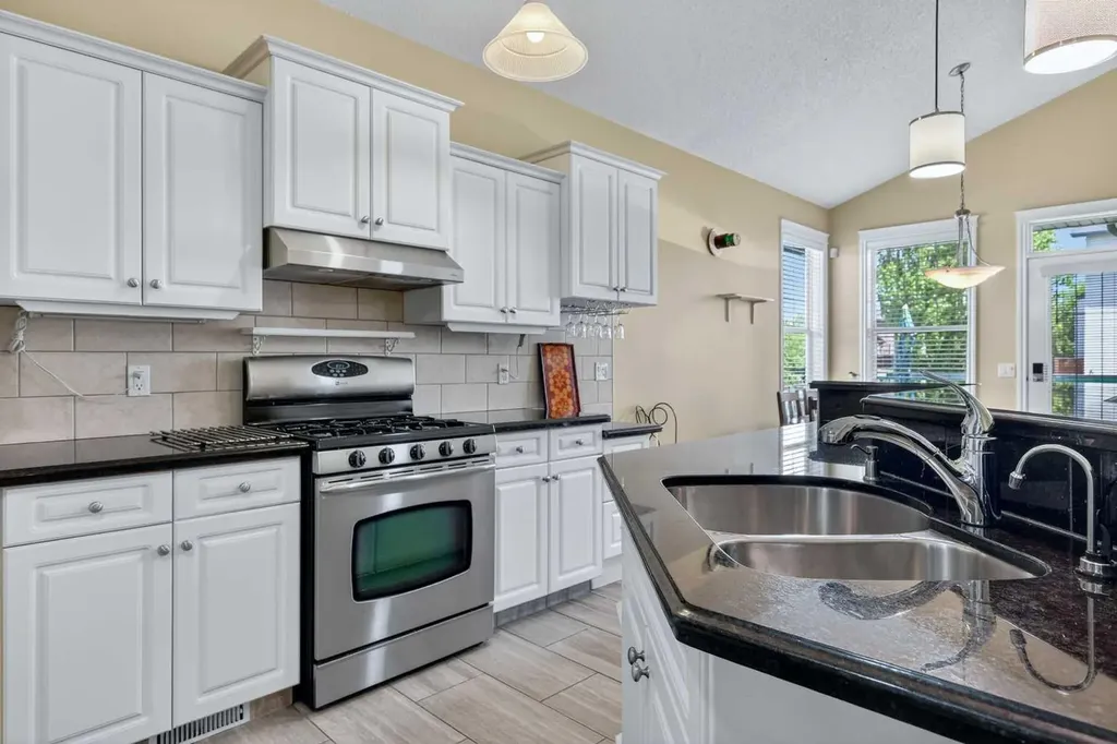 118 Invermere Drive Chestermere AB T1X 1L1