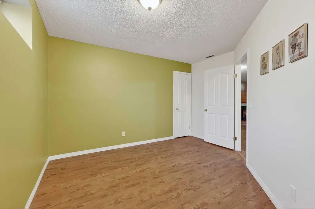 118 Invermere Drive Chestermere AB T1X 1L1