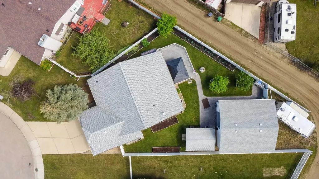 25 Kee Close Red Deer AB T4P 3M4