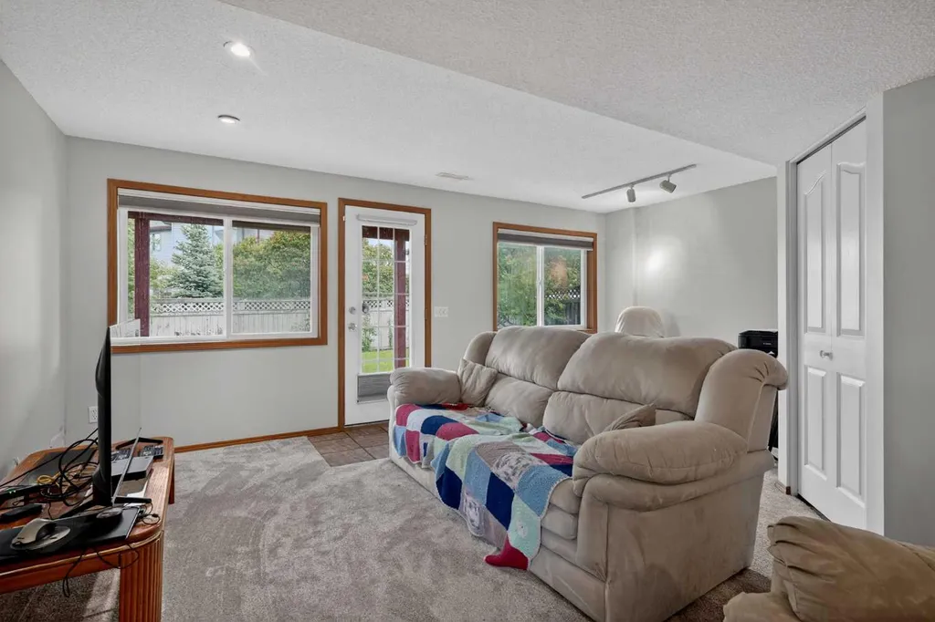 84 Hidden Spring Close NW Calgary AB T3A 5K2