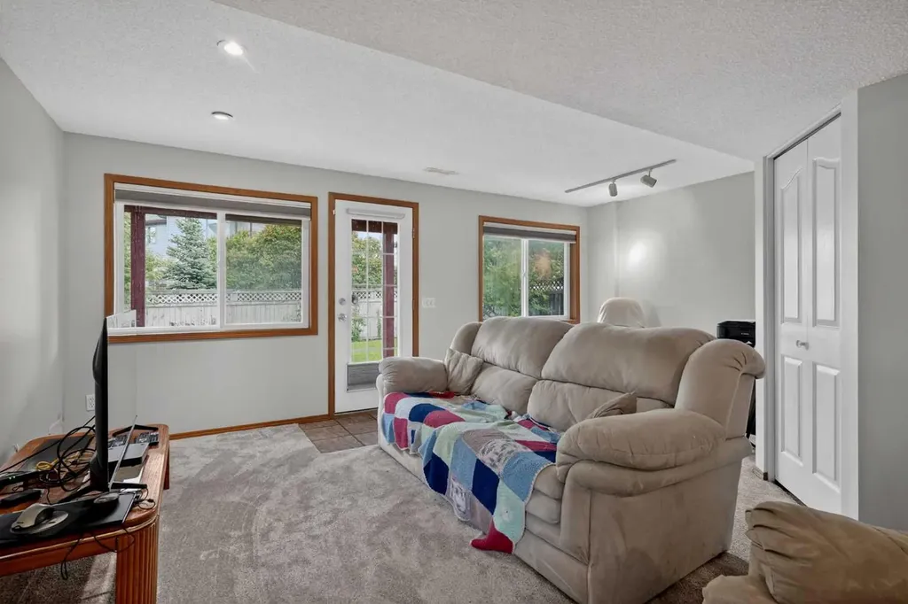 84 Hidden Spring Close NW Calgary AB T3A 5K2