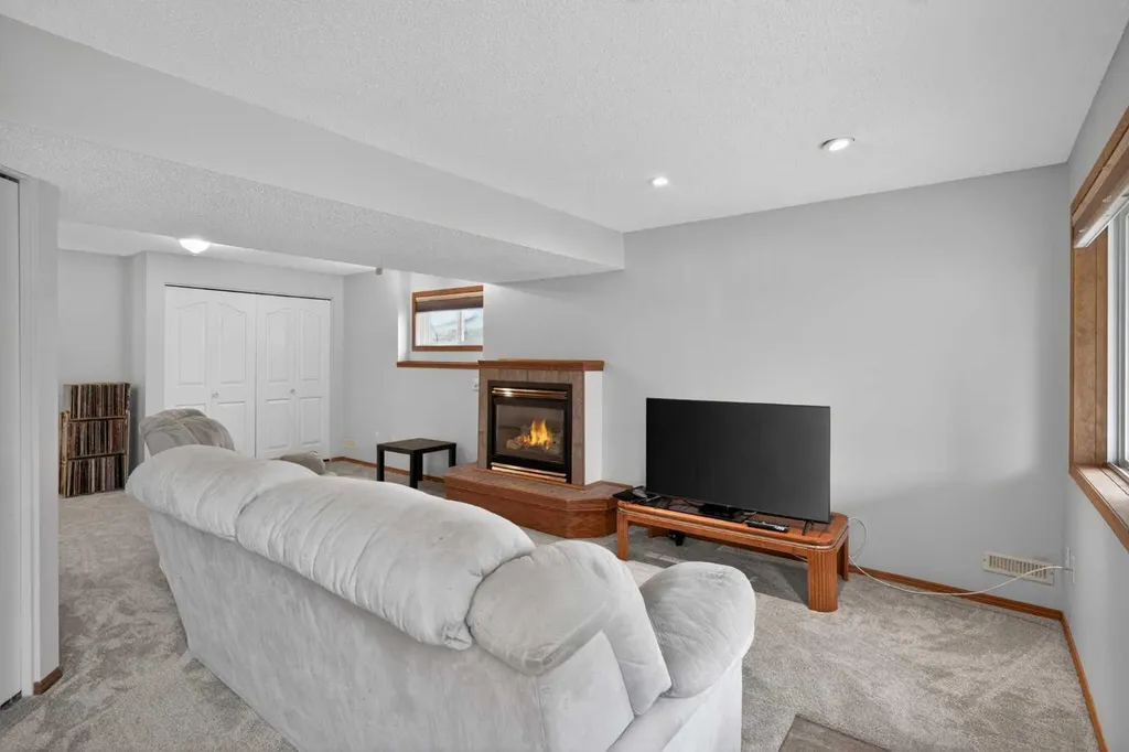 84 Hidden Spring Close NW Calgary AB T3A 5K2
