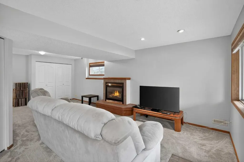 84 Hidden Spring Close NW Calgary AB T3A 5K2