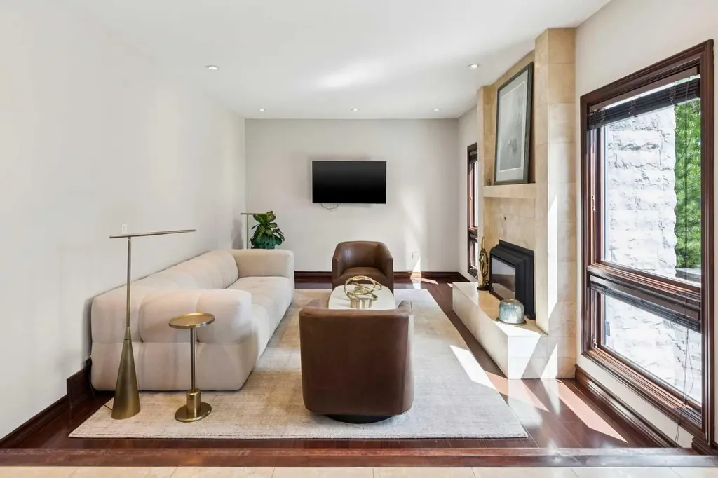 223 Pump Hill Crescent Calgary AB T2V 4L9