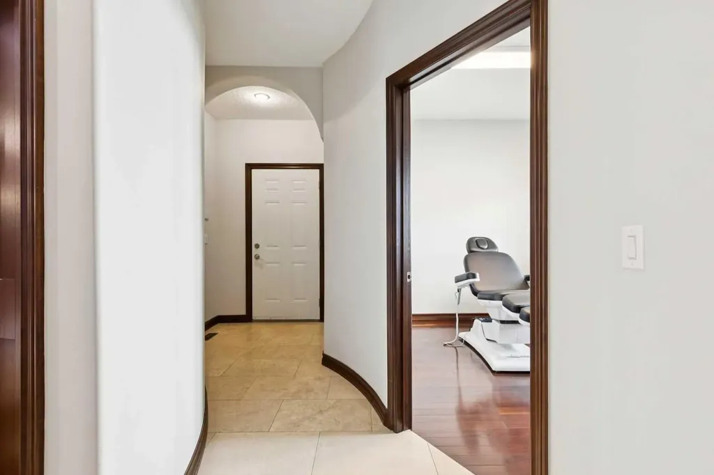 223 Pump Hill Crescent Calgary AB T2V 4L9