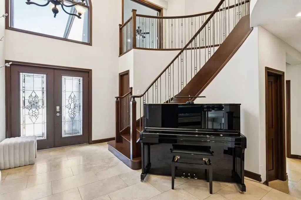 223 Pump Hill Crescent Calgary AB T2V 4L9