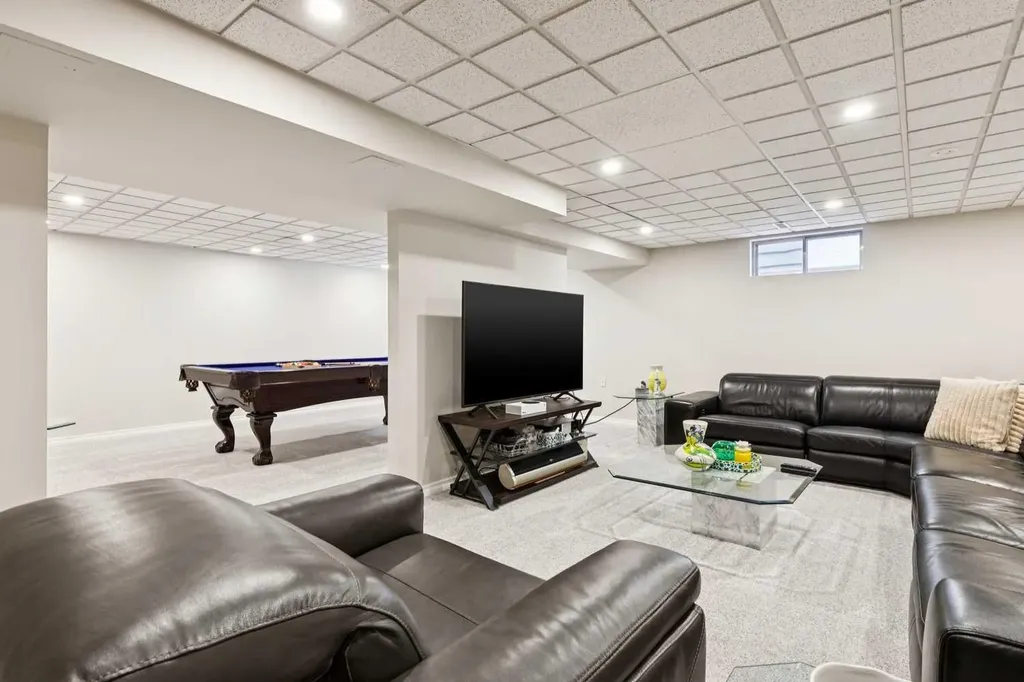 223 Pump Hill Crescent Calgary AB T2V 4L9