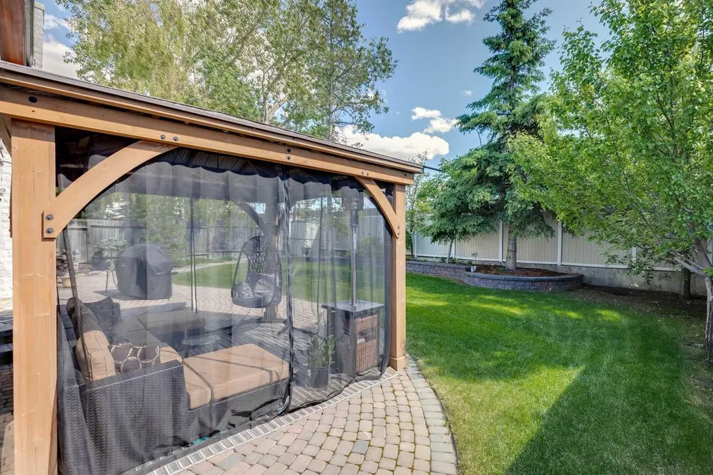 223 Pump Hill Crescent Calgary AB T2V 4L9