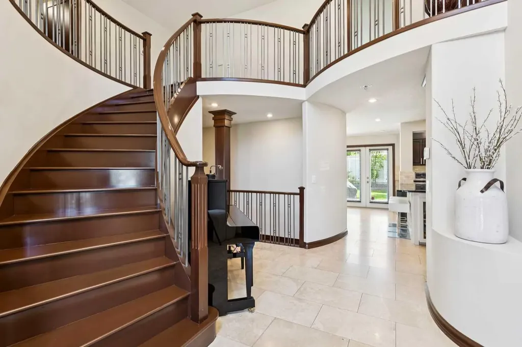 223 Pump Hill Crescent Calgary AB T2V 4L9