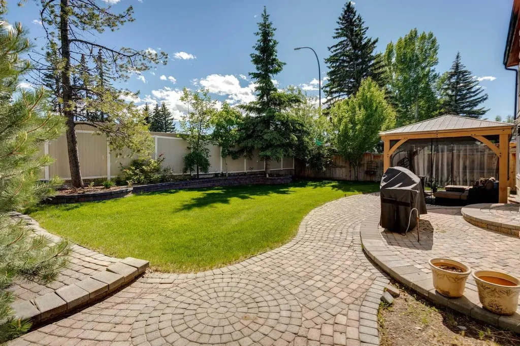 223 Pump Hill Crescent Calgary AB T2V 4L9